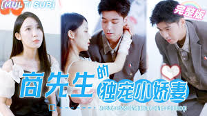 大学女生影视海报